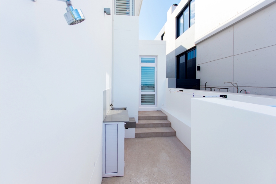 5 Bedroom Property for Sale in Calypso Beach Western Cape